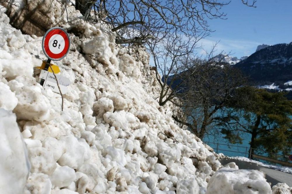 ZALUTALI U OPASNU ZONU: Poginuli vozeći sanke na zapadu Kanade!