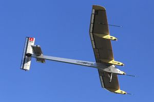 Avion na solarni pogon postigao novi rekord