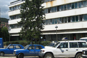 INCIDENT U NOVOM PAZARU: Beograđanin iz poluautomatske puške pucao ispred kuće policajca!
