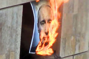 Pusi rajot spalile Putinovu sliku