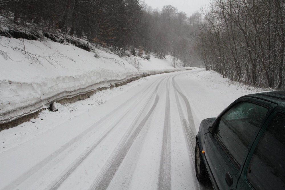 SRBIJA SE OPET ZABELELA: Sneg pada u 7 gradova, na Kopaoniku pola metra i minus 7