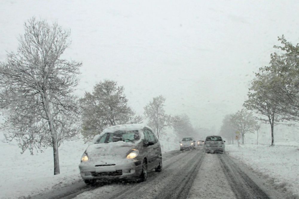 ZABELELA SE SRBIJA: Sneg pada u Ivanjici, Gornjem Milanovcu i Lučanima, putevi prohodni