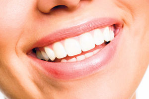 JEFTINO I EFIKASNO: Kako da vam pobele zubi!