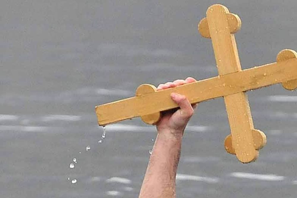 PONOS NIŠA! Devetogodišnji Pavle prvi doplivao do Časnog krsta u Nišavi