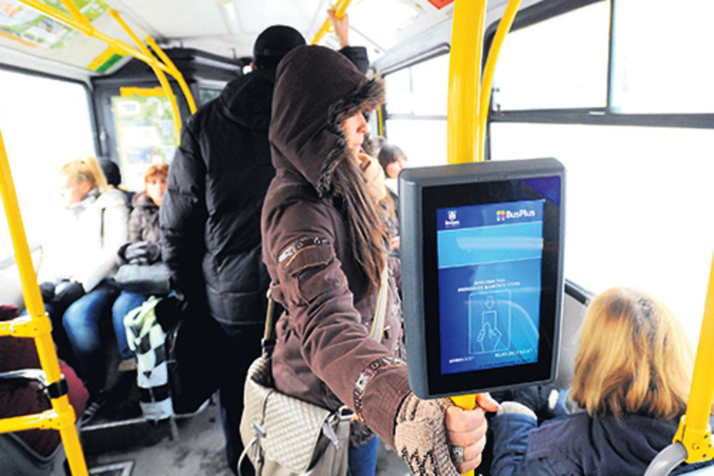 OGLASIO SE KONTROLOR BUSPLUSA KOJEM JE STUDENT DANAS SLOMIO NOS: Nije delovao agresivno, zamolio sam ga da izađe, a onda...