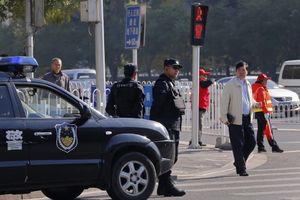 Kinez ukrao auto, pa zadavio bebu na zadnjem sedištu