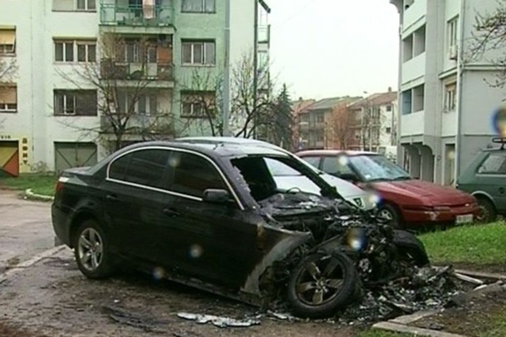 Bačena bomba na automobil u Nišu, drugi zapaljen