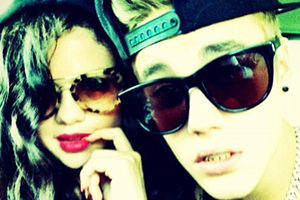 SKANDAL: Džastin i Selena šmrkali kokain u punom klubu?!