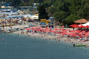 UOČI ŠPICA SEZONE: 10 evra za ležaljke na Slovenskoj plaži?!