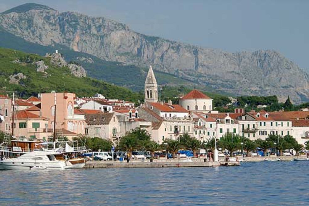 HIT NA FEJSBUKU: Urnebesni fejsbuk status o turistima u Hrvatskoj