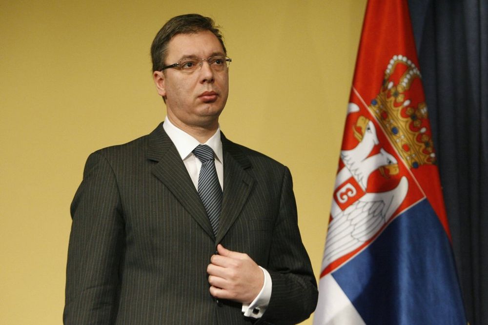 RUSKI KOMERSANT: Vučić sve teže balansira između Brisela i Moskve