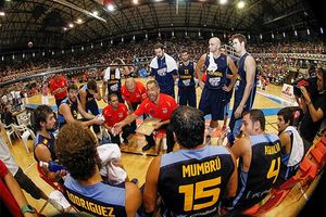 KAO U IGRICI: I košarkaši Španije igraju tika-taku!