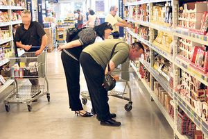 JAD I BEDA: Pročitajte zašto se u srpskim supermarketima najviše krade krajem meseca