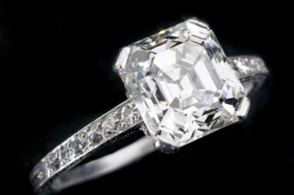PINK PANTERI OJADILI KAN: Ukraden dijamantski prsten vredan 70.000 evra