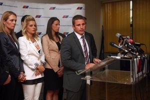 SNS: Čeka se stav SPS o promeni vlasti u Beogradu