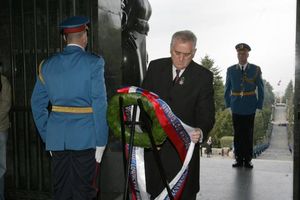 Nikolić: Srbija poštuje i pamti!