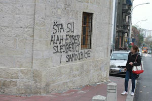 Muftija Jusufspahić pozdravio uklanjanje grafita mržnje sa turbeta!
