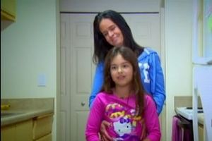 HRABRA DEVOJČICA IZ SAD: Sedmogodišnjakinja spasla majku od gušenja!
