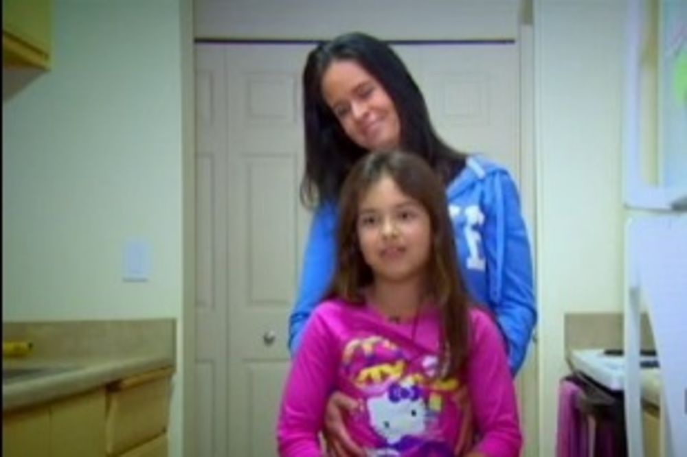 HRABRA DEVOJČICA IZ SAD: Sedmogodišnjakinja spasla majku od gušenja!