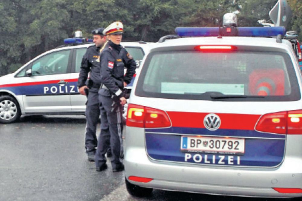 UMALO TRAGEDIJA: U Austriji otkriven kamion sa 26 izbeglica, troje dece jedva ostalo živo!