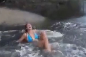 OVO JE BOLELO: Seksi atletičarka tresnula u vodu! (VIDEO)