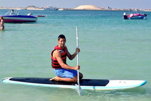 UŽIVANJE POSLE TITULE: Nole surfuje u Abu Dabiju!