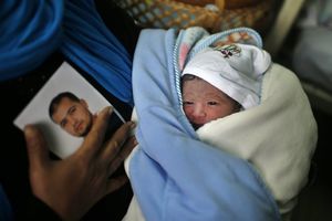 Palestinka rodila bebu začetu spermom prokrijumčarenom iz zatvora