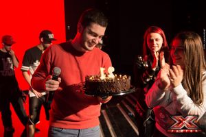 FINALISTA X FACTOR DOBIO TORTU: Lukijan proslavio 21. rođendan!
