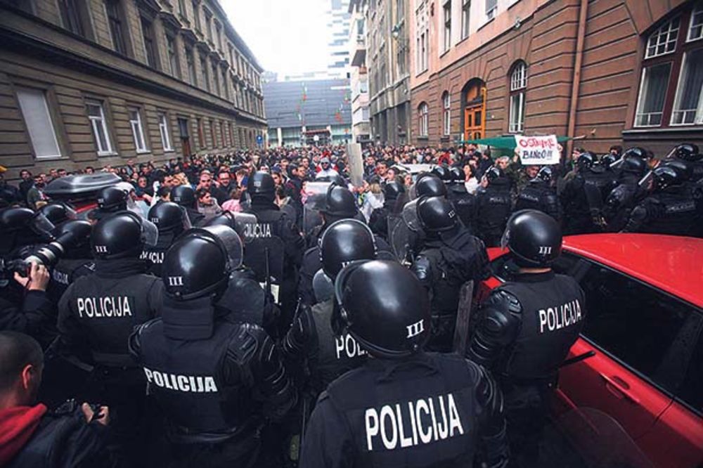 PLENUM PREUZIMA VLAST: Građani formiraju organizaciju koja će upravljati Sarajevom