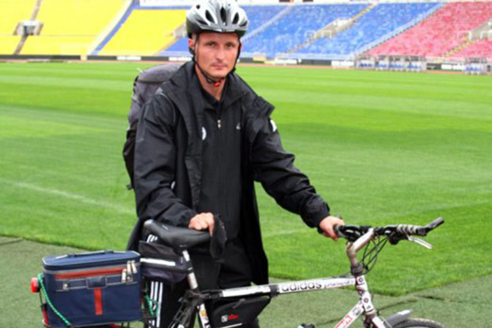 Navijač Partizana sprema se da biciklom pređe 20.000 kilometara