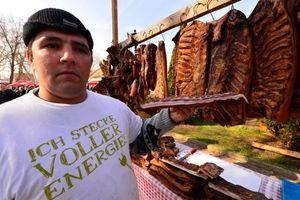 OČEKUJU 150.000 GOSTIJU: Počela 27. svetska slaninijada u Kačarevu!