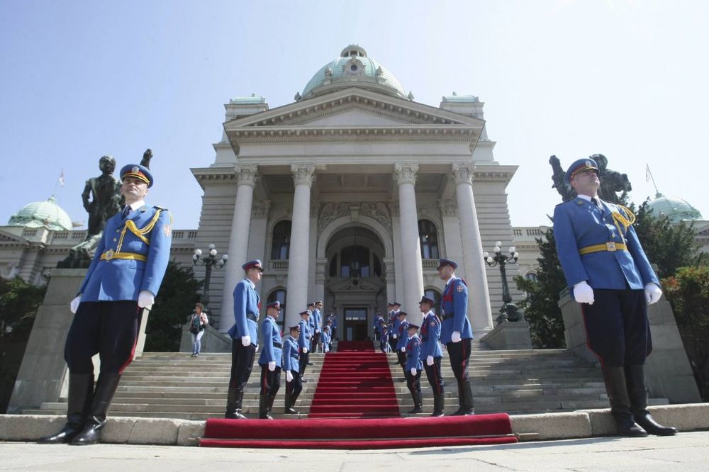 (FOTO) UZ HIMNU I GARDU: Počelo prolećno zasedanje Skupštine Srbije