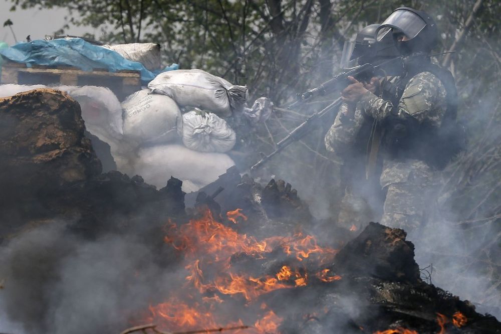 EKSPLOZIJE KOD MARIUPOLJA: Zapaljen ukrajinski kontrolni punkt