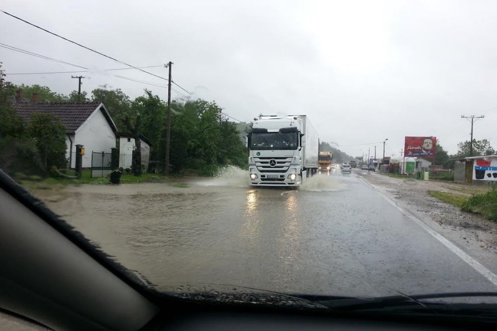 POPLAVLJENO: Neprohodan putni pravac od Niša ka granici s Makedonijom