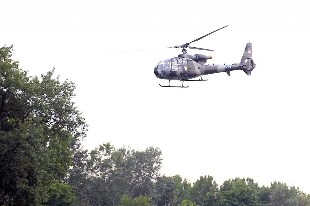 REDOVNA OBUKA: Vojni helikopteri večeras nad Banjicom