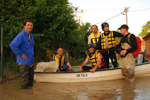 SASVIM PRIRODNO: Memedović učestvovao u spasavanju životinja iz poplavljenih područja!