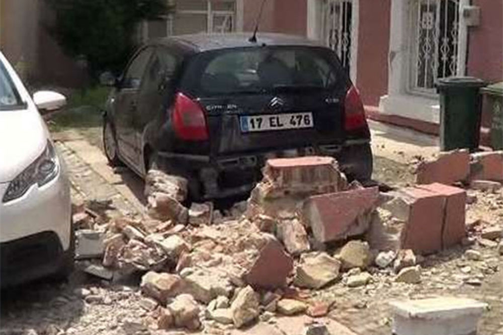 PRVI SNIMAK: ZEMLJOTRES TRESAO GRČKU I TURSKU Građani bežali iz kuća, ima povređenih!