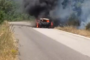 DRAMA NA RELIJU ITALIJE: Izgoreo auto Mike Hirvonena (VIDEO)