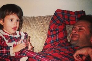 POVRATAK U DETINJSTVO: Ćerka Brusa Vilisa sa tatom u istim pidžamama