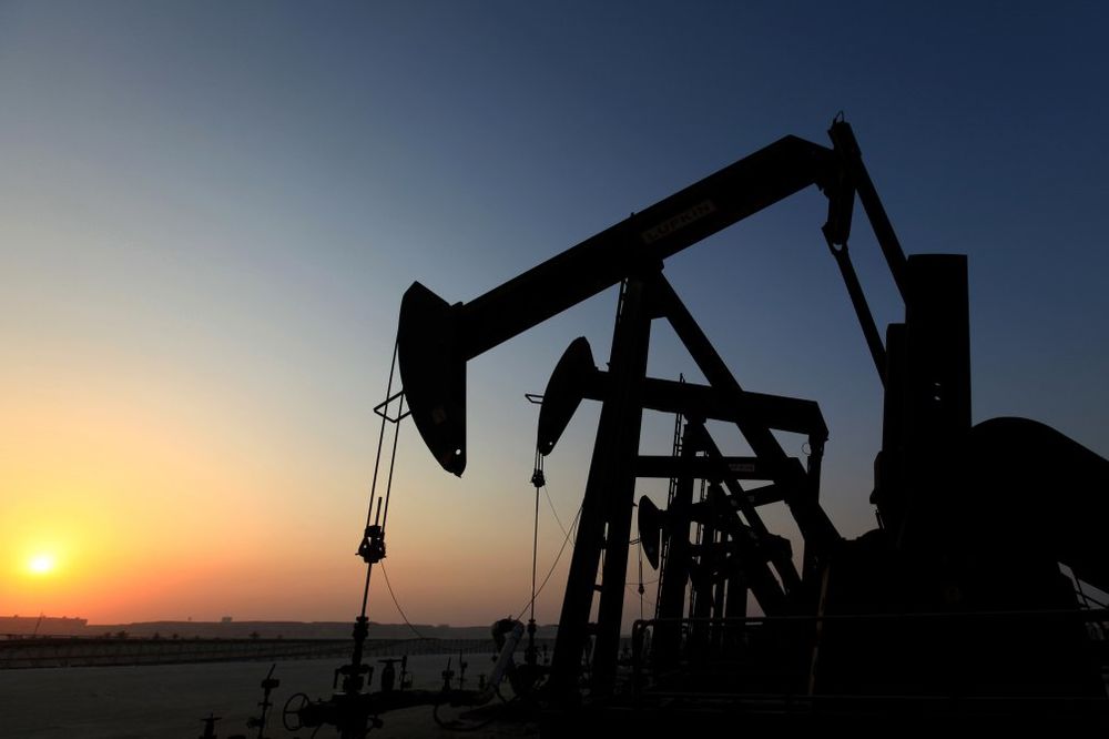 PUNI DO VRHA: Ameri imaju toliko nafte da nemaju više gde da je smeste
