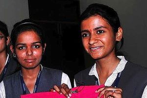 ODMAH ŠALJU SIGNAL POLICIJI: Indijke dizajnirale farmerke protiv silovanja!