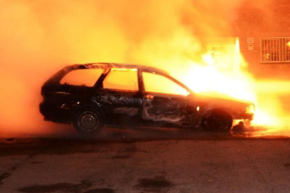 OSVETA U VALJEVU: Polili benzinom i zapalili automobil pripadniku interventne policije
