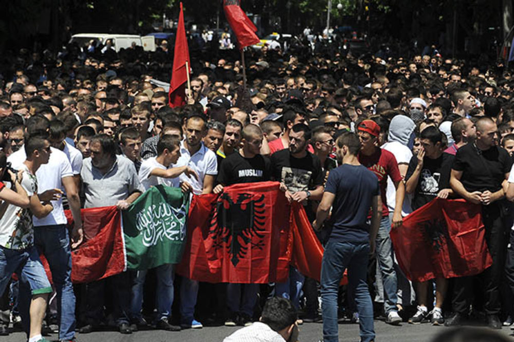 HOĆE NOV DOGOVOR ZA MAKEDONIJU: Albanci zatražili ostavku Gruevskog i Ahmetija