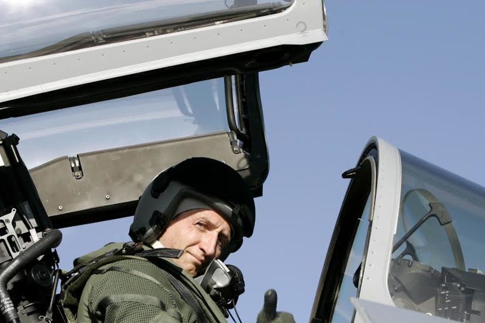 VOJSKA NEMA PARA: Austrijske pilote će obučavati NATO!