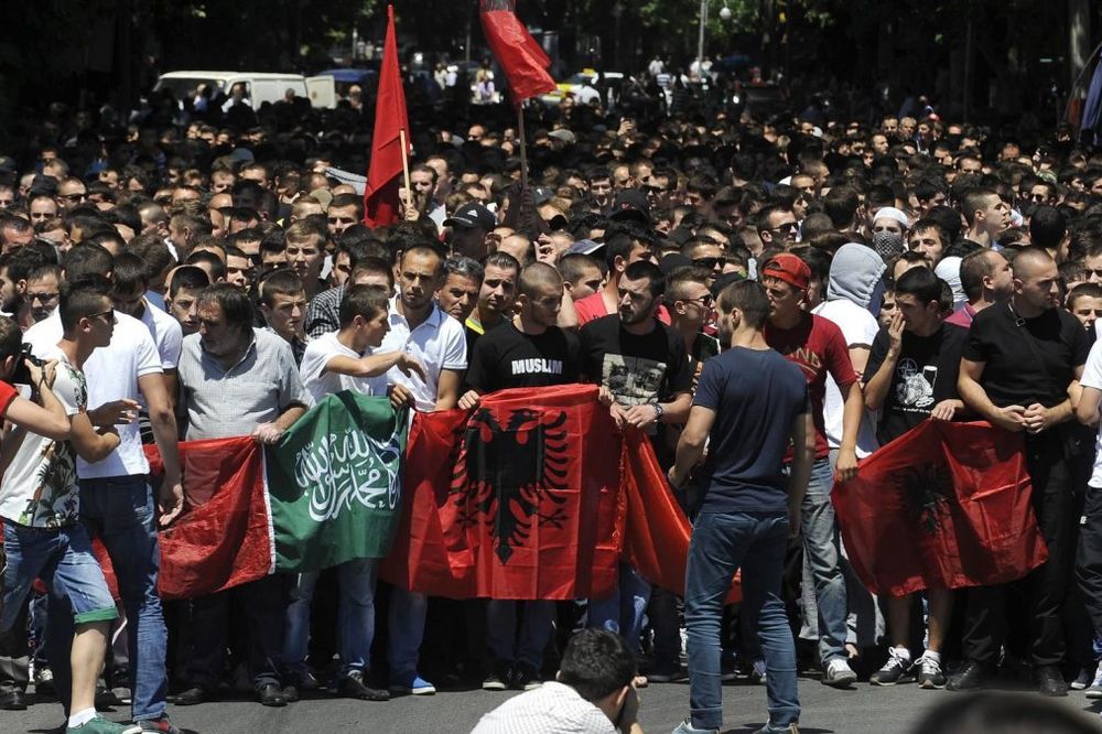 ALBANCI TRAŽE OSTAVKU GRUEVSKOG: Svealbanski marš 13. juna u Skoplju