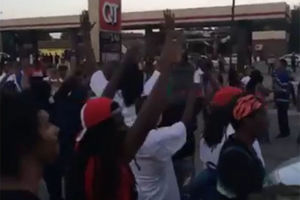 FERGUSON SE NE SMIRUJE: Nastavljeni žestoki protesti zbog ubistva crnog tinejdžera