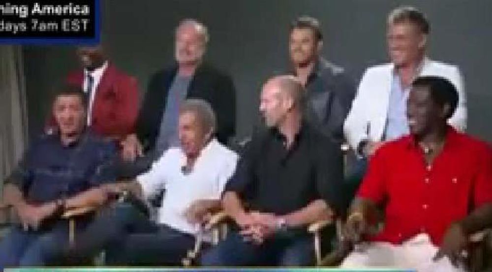 BRZO SE SNAŠAO: Mel Gibson polomio stolicu pa seo u krilo Staloneu