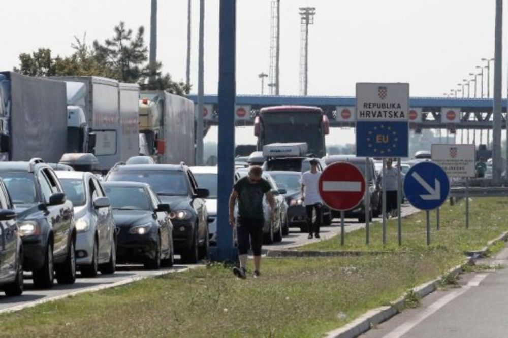 ZAOBIĐITE BATROVCE: Višečasovne gužve na granici sa Hrvatskom