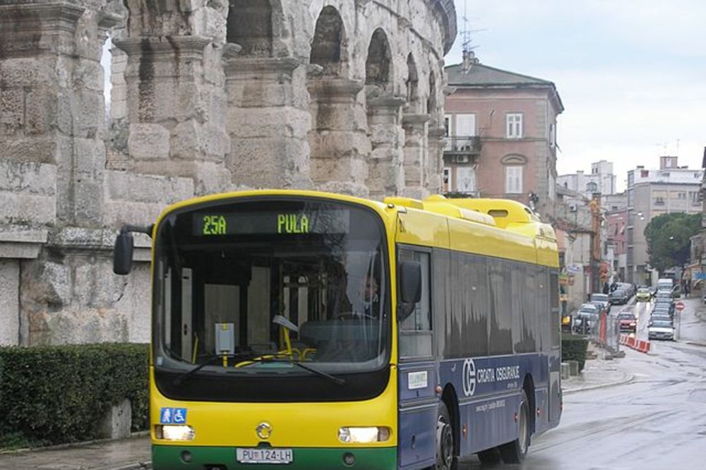 DIREKTOR BRANI VOZAČA: Izbačen putnik iz gradskog prevoza jer smrdi!