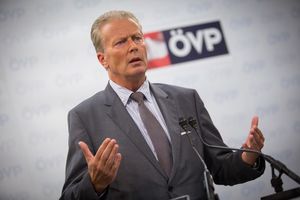 SPLETKE POTRESAJU AUSTRIJSKU VLADU: Miterlener zapretio ostavkom na mesto šefa ÖVP!